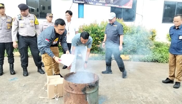 KPU Kabupaten Tangerang Musnahkan Ratusan Surat Suara Rusak