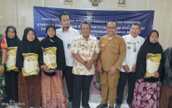 DPKP Kabupaten Tangerang Salurkan Bantuan Beras di Kecamatan Kosambi