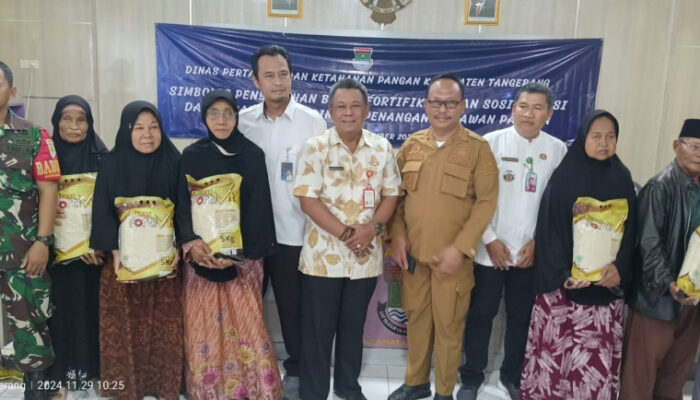 DPKP Kabupaten Tangerang Salurkan Bantuan Beras di Kecamatan Kosambi