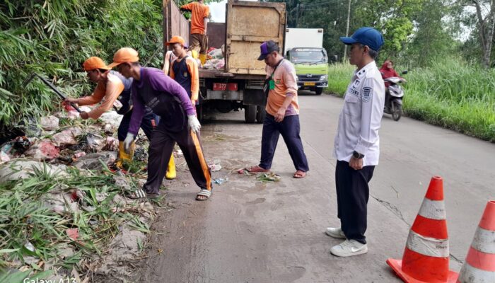Kades Munjul Bersama UPTD IV DLHK Gempur Sampah Liar di Ranca Maneh