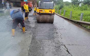 UPT PJJ Tangerang Lakukan Perawatan Jalan Cisoka – Adiyasa