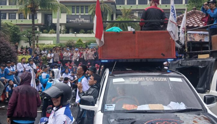 Geruduk Kantor Bupati Tangerang, Buruh Minta UMSK Naik 7 Persen
