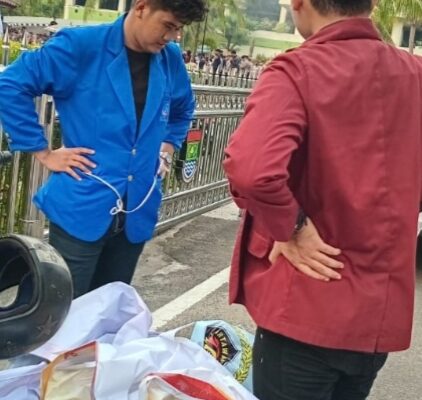 Demo di Kantor Bupati Tangerang, Mahasiswa Bakar Spanduk HPN