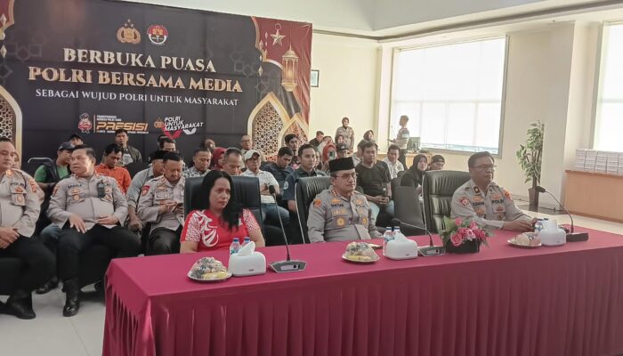 Bentuk Sinergitas Polri-Media, Berbagi Takjil dan Buka Puasa Bersama