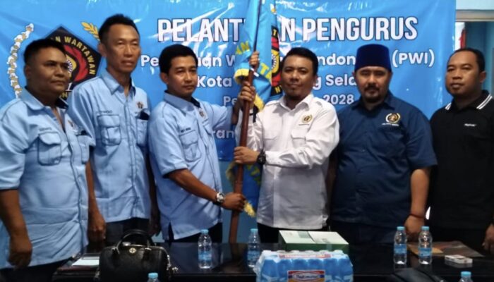 Ketua PWI Banten Lantik Pengurus PWI Kota Tangsel Periode 2025-2028